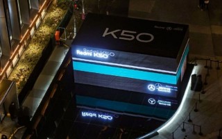 地球上“最大的手机开箱”来了：汉密尔顿同款W12赛车 感受下