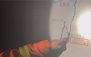 家长带三胞胎爬五指山 三大三小全被困：21小时才救出来