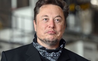 因 2018 年 25 亿美元薪酬，特斯拉 CEO 马斯克面临审判