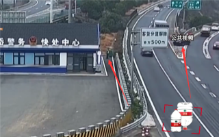 高速交警眼皮底下倒车 奔驰司机：知道违法、但没忍住