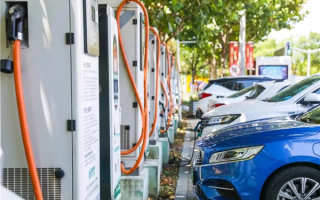 春运时间翻倍！电动车车主称油车返乡8小时 他开了15小时