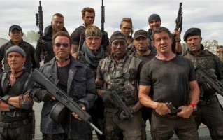 《敢死队4》电影定档明年9月 史泰龙、施瓦辛格、李连杰等硬汉飙戏