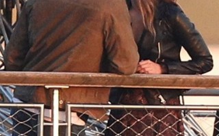 “美队”埃文斯主演爱情动作片《Ghosted》抢先看 与女主甜蜜接吻