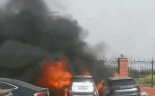 曝小蚂蚁起火引燃哪吒汽车！奇瑞回应：两车都着了 不能明确哪辆起火