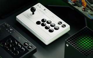 八位堂推出首款官方 Xbox 授权的无线街机摇杆，售价 120 美元