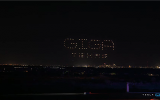 特斯拉得州工厂正式开业 马斯克化身“西部牛仔”：这回没砸车