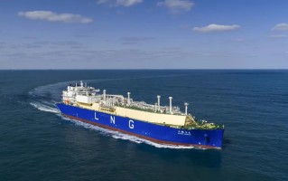 全球最大江海联运型 LNG 船在上海交付