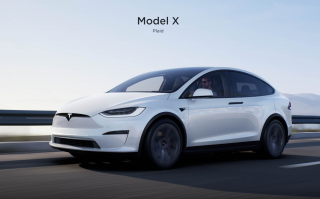 特斯拉回应车主称刹车失灵撞墙：地面湿滑导致车速过快，与质量无关