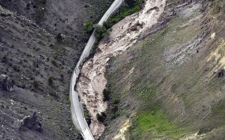 美国黄石公园洪水泛滥 34年首次关闭！房屋直接被冲走