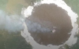 南太平洋海底火山喷出一座小岛 卫星记录成长：面积已增至2.4万平米