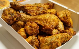 韩国炸鸡价格猛涨 “韩国人灵魂食品”炸酱面、年糕等都涨价：用户喊话吃不起