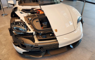 保时捷为Taycan推出全新充电器：充电速度提升一倍 改装费用上万