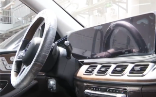 150万买进口奔驰 开500米就趴窝！4S要拆车急坏车主