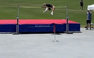 时隔两年重返赛场 张国伟澳大利亚夺冠：比赛不忘拍科学小视频 画面看懵网友